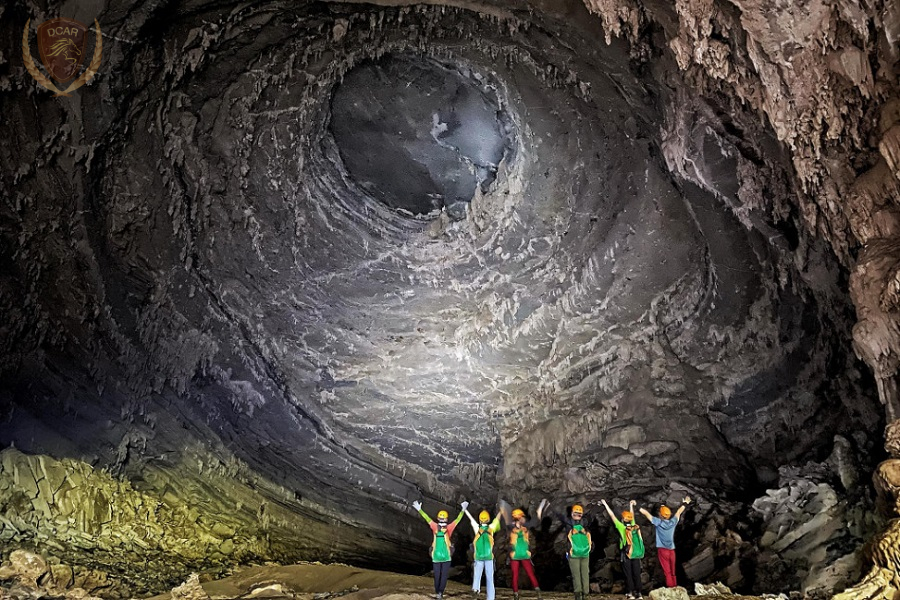 Hang Tien Cave - Vietnam Limousine Transfers