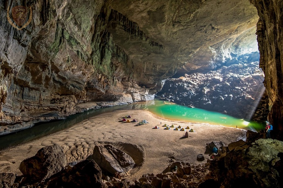Hang En Cave - Vietnam Limousine Transfers