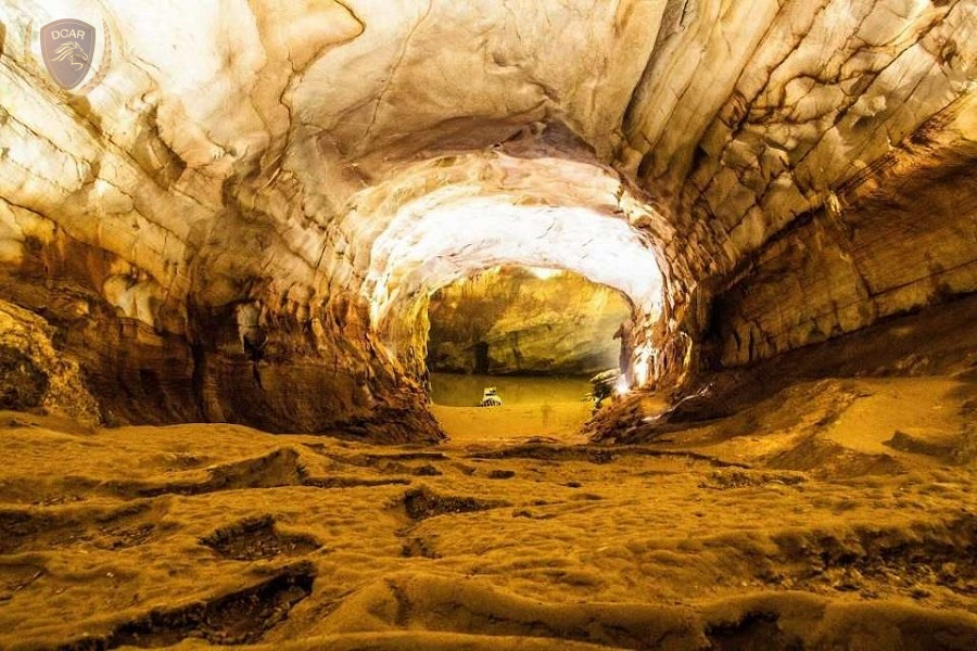 Vom Cave Quang Binh - Vietnam Limousine Transfers