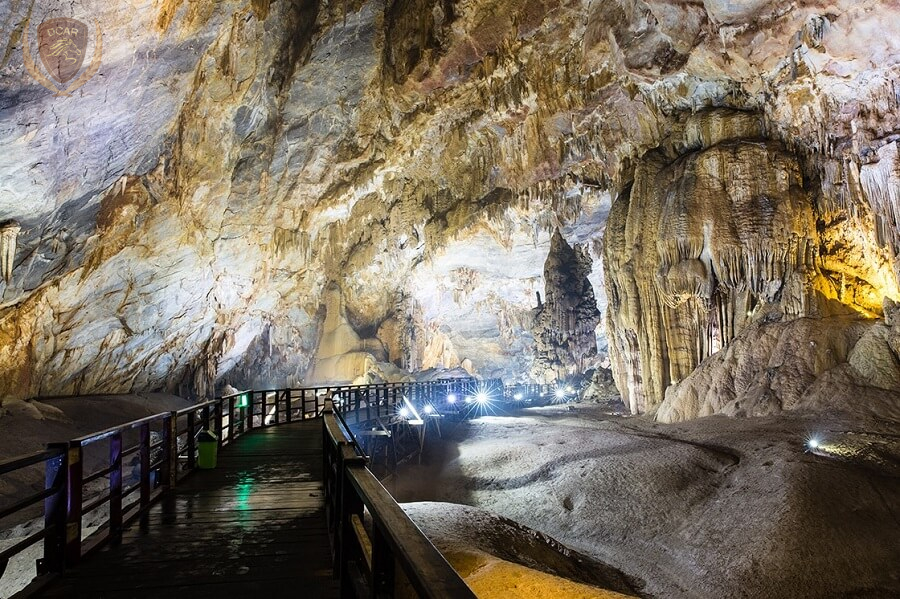 Paradise Cave Vietnam - Vietnam Limousine Transfers