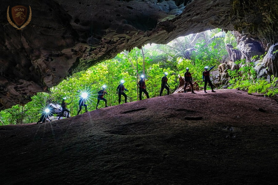 Tu Lan Cave - Vietnam Limousine Transfers