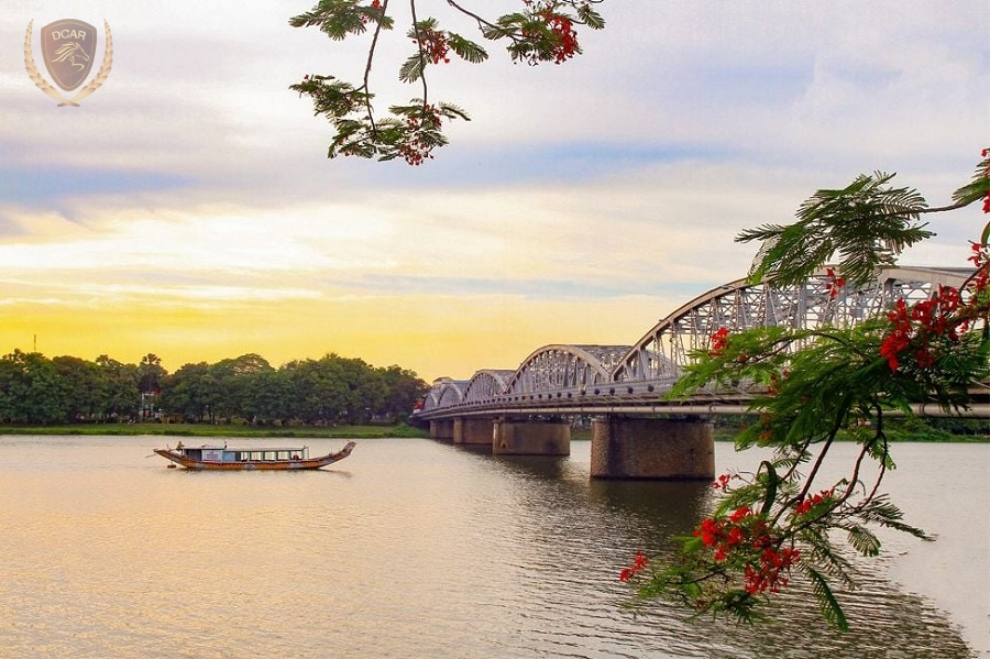 Truong Tien Bridge Perfume River - Vietnam Limousine Transfers