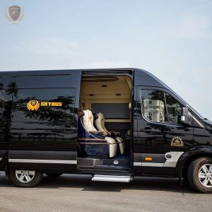 Saigon Airport transfer to city by limousine - Vietnam Limousine