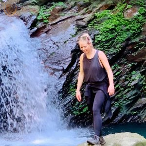 Hue To Bach Ma National Park Limousine - Vietnam Limousine