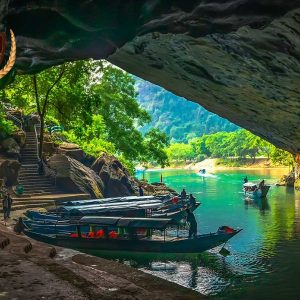 Phong Nha to Vinh luxury car - Vietnam Limousine