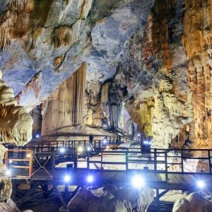 Dong Hoi Airport Transfer Luxury Car - Vietnam Limousine