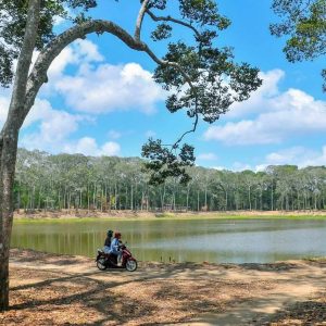 Saigon to Tra Vinh limousine - Vietnam Limousine