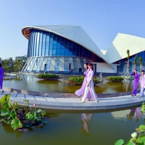 Saigon To Bac Lieu By Limousine - Vietnam Limousine