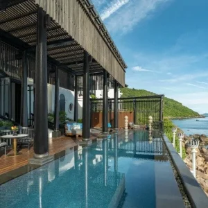 Da Nang Airport to Intercontinental Luxury Car - Vietnam Limousine