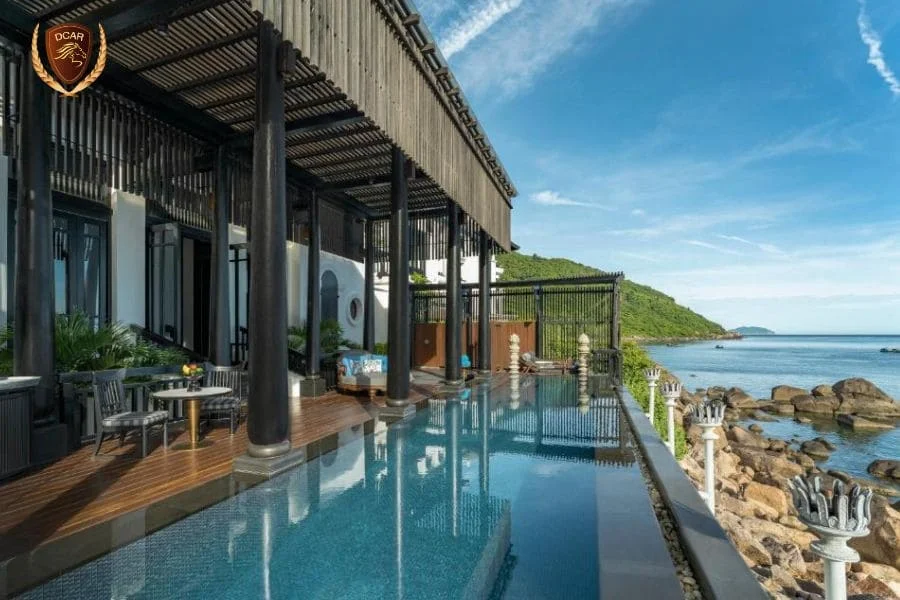 Da Nang Airport to Intercontinental Luxury Car - Vietnam Limousine