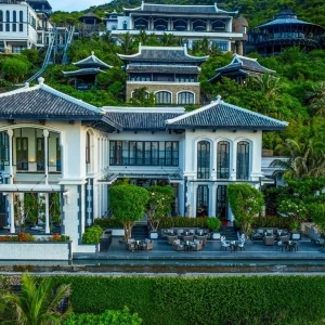 Da Nang Airport to Intercontinental Luxury Car - Vietnam Limousine