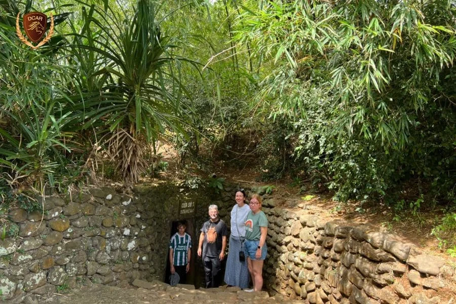 Limousine Hue to Vinh Moc Tunnels - Vietnam Limousine