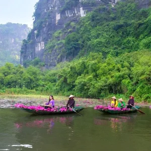 Ninh Binh to Moc Chau limousine - Vietnam Limousine