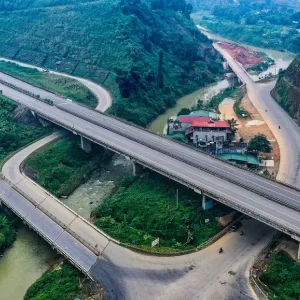 Ninh Binh To Sapa Luxury Car - Vietnam Limousine