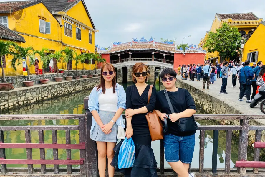 Visit the Japanese Covered Bridge in Hoi An