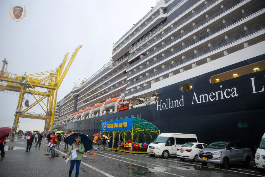 The view you should expect when arriving at Tien Sa Port
