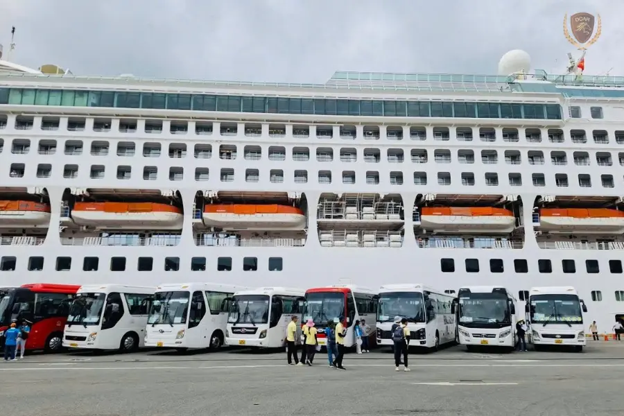 Tien Sa Port buses